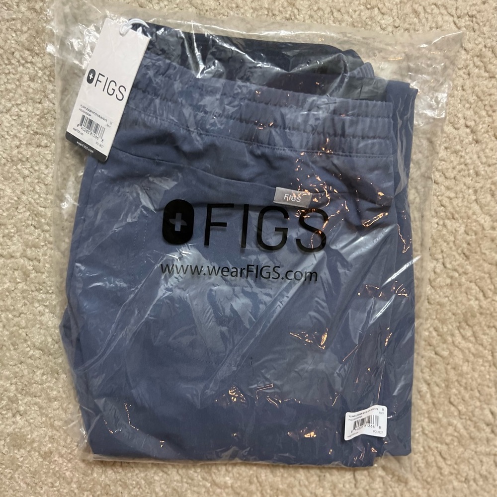 FIGS Women’s Jogger Petite Scrub Pants size Medium Grey/Blue color.  NWT